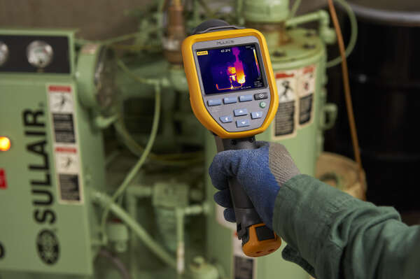 Fluke TiS55 - тепловизор 30Гц, 3.5'', 220x165, 35.7°×26.8°, NETD ≤ 0,08 ̊C, ручная фокусировка